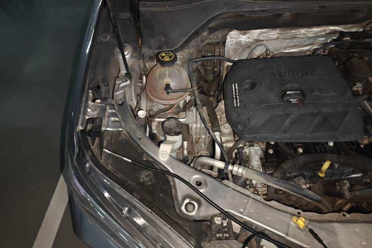 Used Chevrolet Trax 2019 Redline 335T CVT Top-Tier Model China VI Standard Engine Bay Right