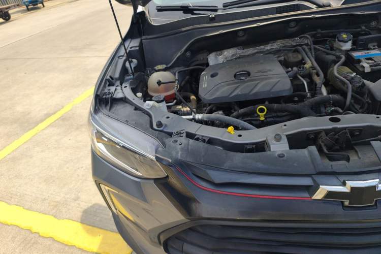 Used Chevrolet Trax 2019 Redline 335T CVT Top-Tier Model China VI Standard Engine Bay Right
