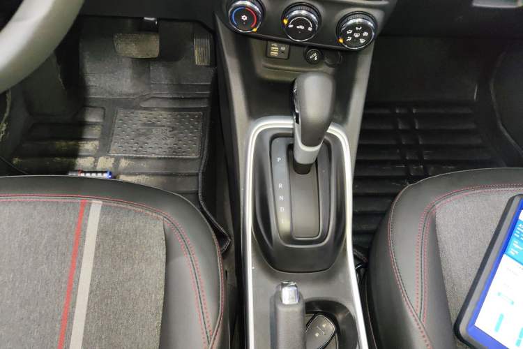 Used Chevrolet Trax 2019 Redline 325T Automatic Fun Edition China VI Standard Gear Lever