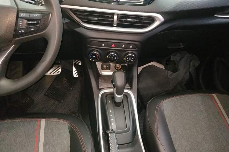 Used Chevrolet Trax 2019 Redline 325T Automatic Fun Edition China VI Standard Gear Lever