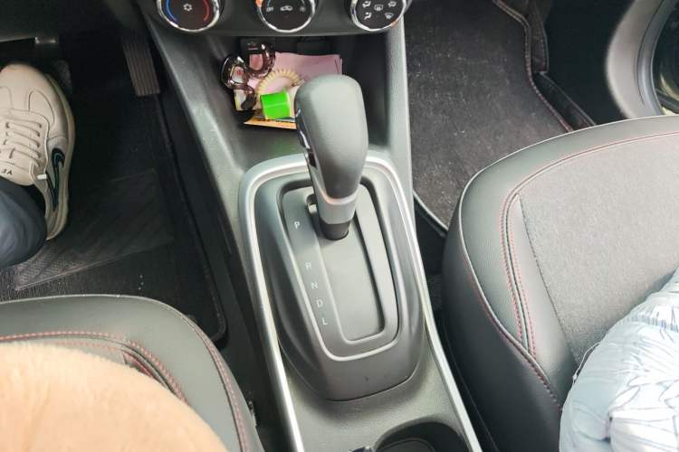 Used Chevrolet Trax 2019 Redline 325T Automatic Fun Edition China VI Standard Gear Lever