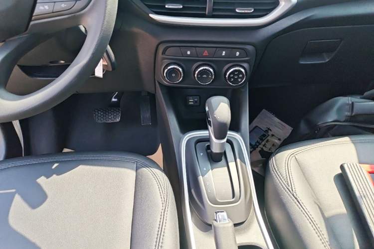 Used Chevrolet Trax 2019 Redline 335T CVT Trendy Version China VI Standard Gear Lever
