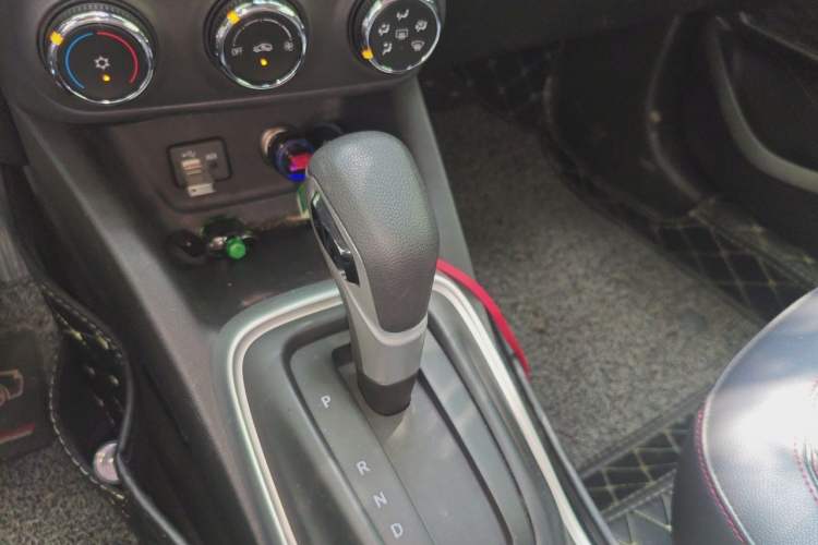 Used Chevrolet Trax 2019 Redline 325T Automatic Fun Edition China VI Standard Gear Lever