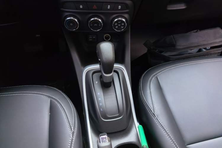 Used Chevrolet Trax 2019 Redline 335T CVT Trendy Version China VI Standard Gear Lever