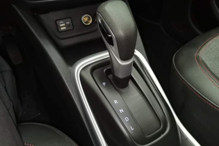 Used Chevrolet Trax 2019 Redline 325T Automatic Fun Edition China VI Standard Gear Lever
