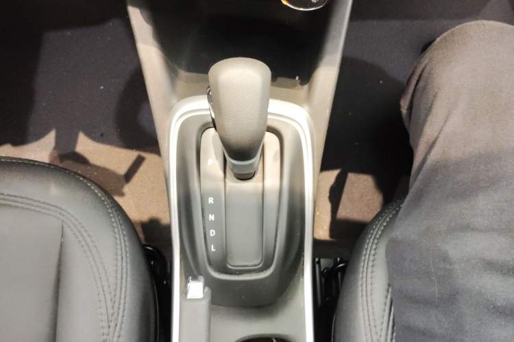 Used Chevrolet Trax 2019 Redline 335T CVT Trendy Version China VI Standard Gear Lever