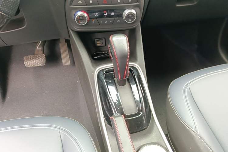 Used Chevrolet Trax 2019 Redline 335T CVT Luxury Edition China VI Standard Gear Lever