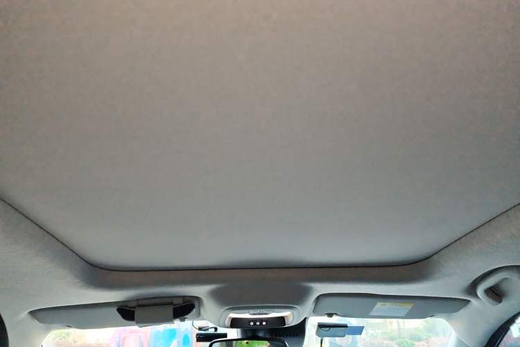 Used Chevrolet Trax 2019 Redline 335T CVT Luxury Edition China VI Standard Headliner