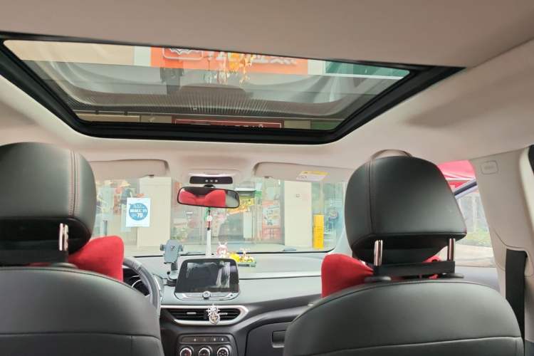 Used Chevrolet Trax 2019 Redline 325T Automatic Fun Edition China VI Standard Headliner