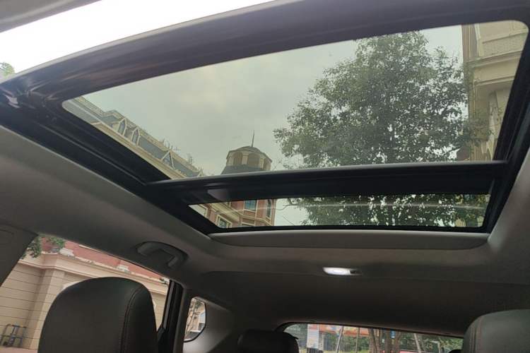 Used Chevrolet Trax 2019 Redline 335T CVT Top-Tier Model China VI Standard Headliner