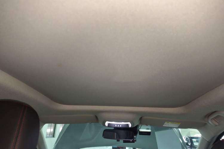 Used Chevrolet Trax 2019 Redline 335T CVT Top-Tier Model China VI Standard Headliner