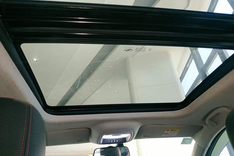 Used Chevrolet Trax 2019 Redline 325T Automatic Fun Edition China VI Standard Headliner