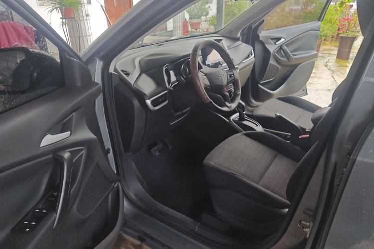 Used Chevrolet Trax 2019 Redline 335T CVT Trendy Version China VI Standard Interior 3