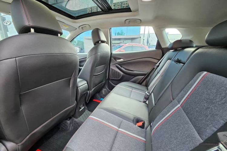 Used Chevrolet Trax 2019 Redline 335T CVT Top-Tier Model China VI Standard Interior 4