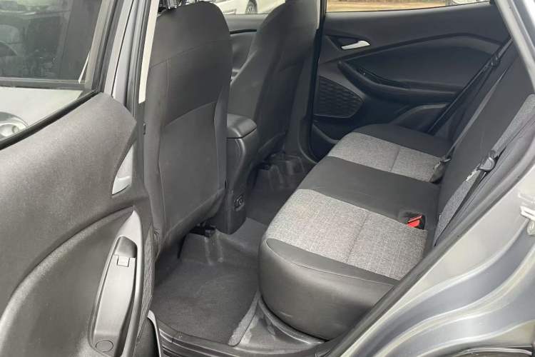Used Chevrolet Trax 2019 Redline 335T CVT Trendy Version China VI Standard Interior 4