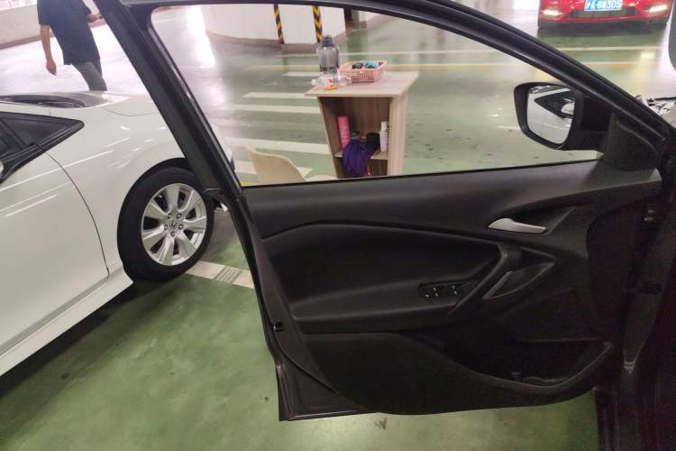 Used Chevrolet Trax 2019 Redline 335T CVT Top-Tier Model China VI Standard Left Front Door Interior