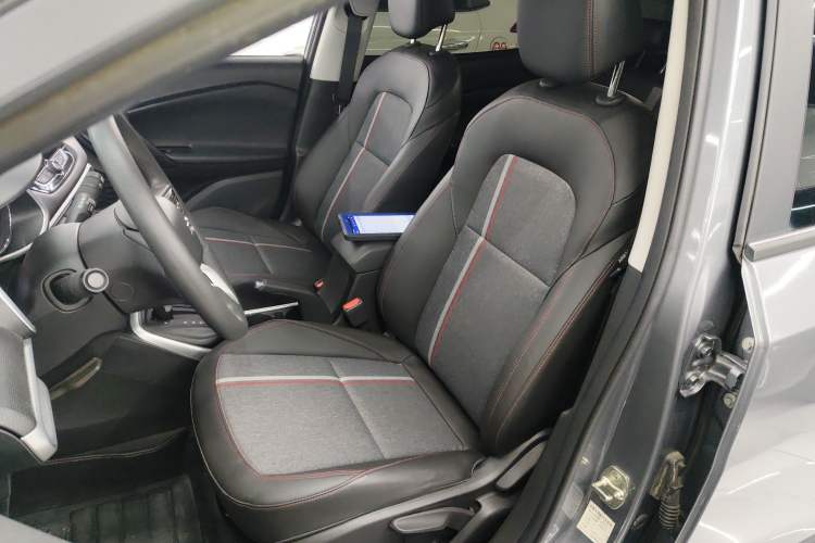 Used Chevrolet Trax 2019 Redline 325T Automatic Fun Edition China VI Standard Left Front Seat