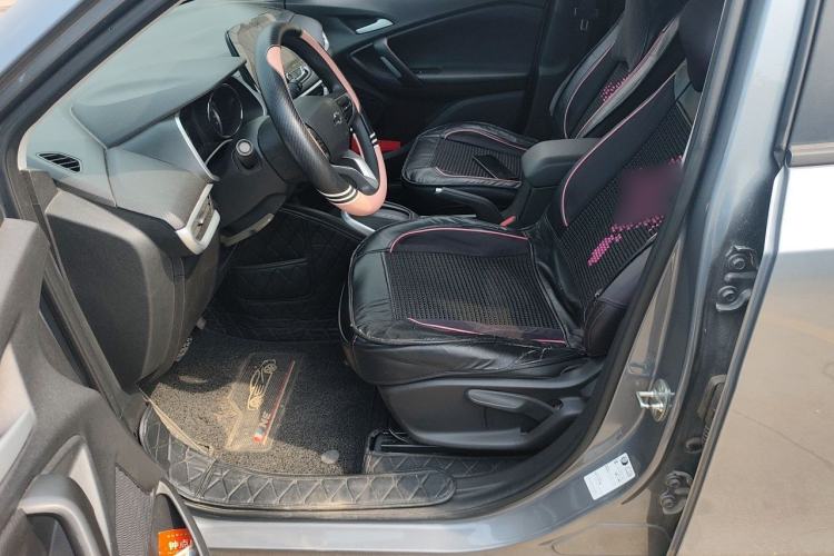 Used Chevrolet Trax 2019 Redline 335T CVT Top-Tier Model China VI Standard Left Front Seat