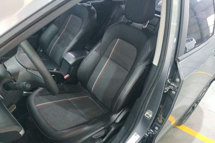 Used Chevrolet Trax 2019 Redline 325T Automatic Fun Edition China VI Standard Left Front Seat