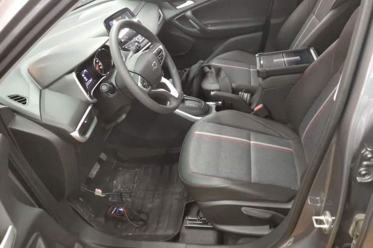 Used Chevrolet Trax 2019 Redline 335T CVT Top-Tier Model China VI Standard Left Front Seat