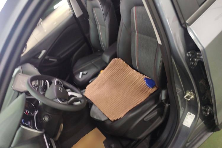 Used Chevrolet Trax 2019 Redline 335T CVT Top-Tier Model China VI Standard Left Front Seat