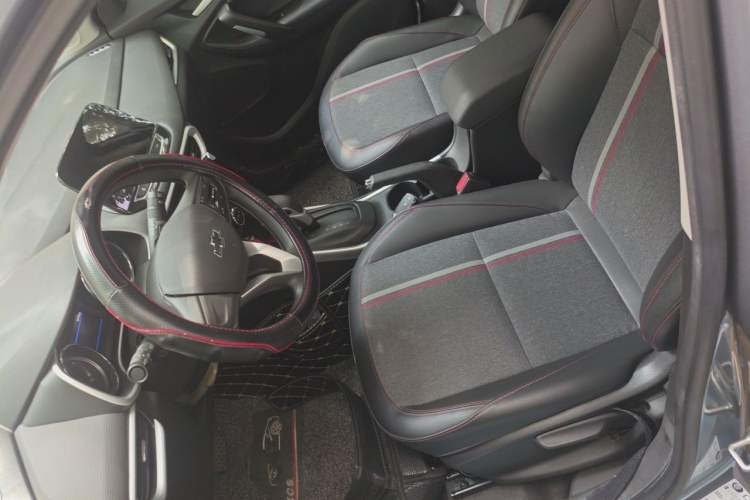 Used Chevrolet Trax 2019 Redline 325T Automatic Fun Edition China VI Standard Left Front Seat