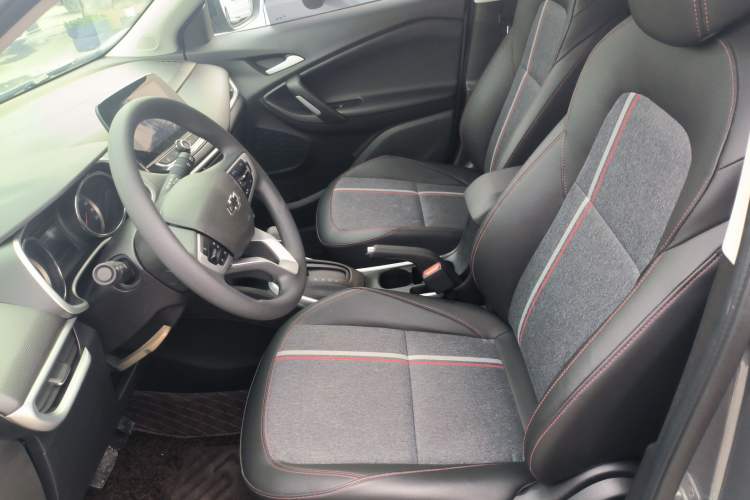 Used Chevrolet Trax 2019 Redline 335T CVT Top-Tier Model China VI Standard Left Front Seat