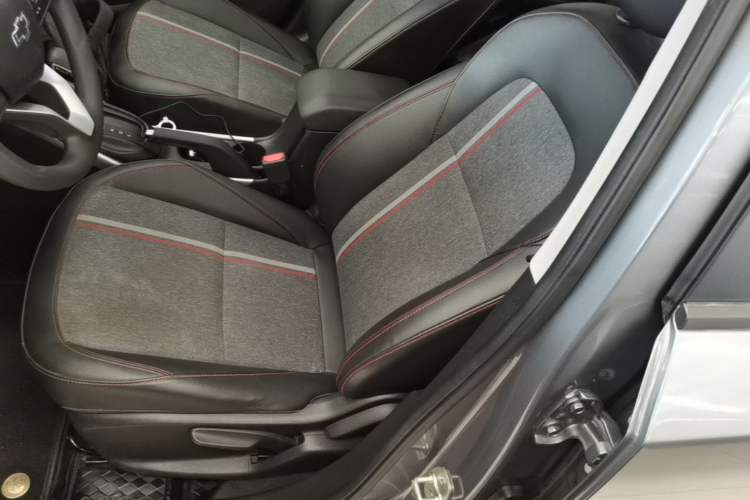 Used Chevrolet Trax 2019 Redline 325T Automatic Fun Edition China VI Standard Left Front Seat