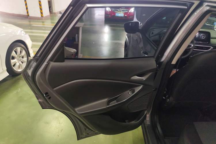Used Chevrolet Trax 2019 Redline 335T CVT Top-Tier Model China VI Standard Left Rear Door Interior