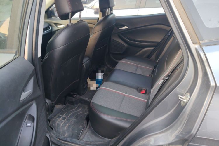 Used Chevrolet Trax 2019 Redline 325T Automatic Fun Edition China VI Standard Left Rear Seat