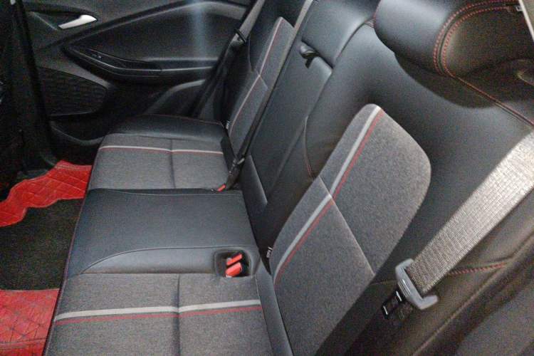 Used Chevrolet Trax 2019 Redline 335T CVT Top-Tier Model China VI Standard Left Rear Seat