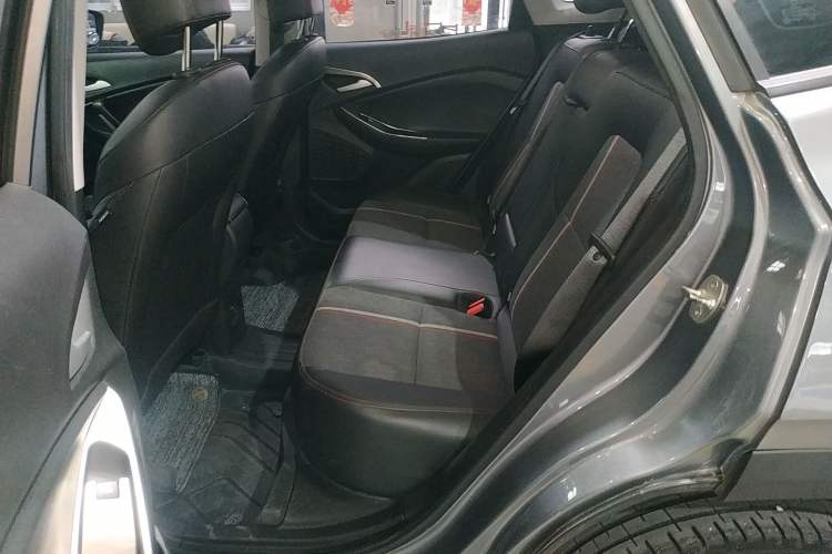 Used Chevrolet Trax 2019 Redline 325T Automatic Fun Edition China VI Standard Left Rear Seat