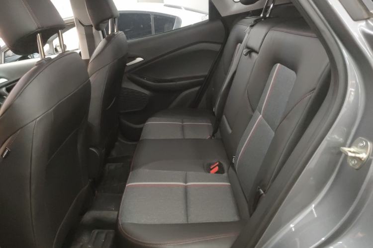 Used Chevrolet Trax 2019 Redline 335T CVT Top-Tier Model China VI Standard Left Rear Seat