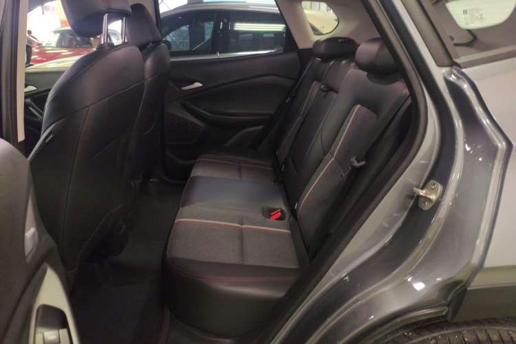Used Chevrolet Trax 2019 Redline 335T CVT Top-Tier Model China VI Standard Left Rear Seat