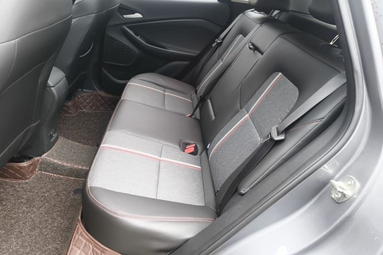 Used Chevrolet Trax 2019 Redline 335T CVT Top-Tier Model China VI Standard Left Rear Seat