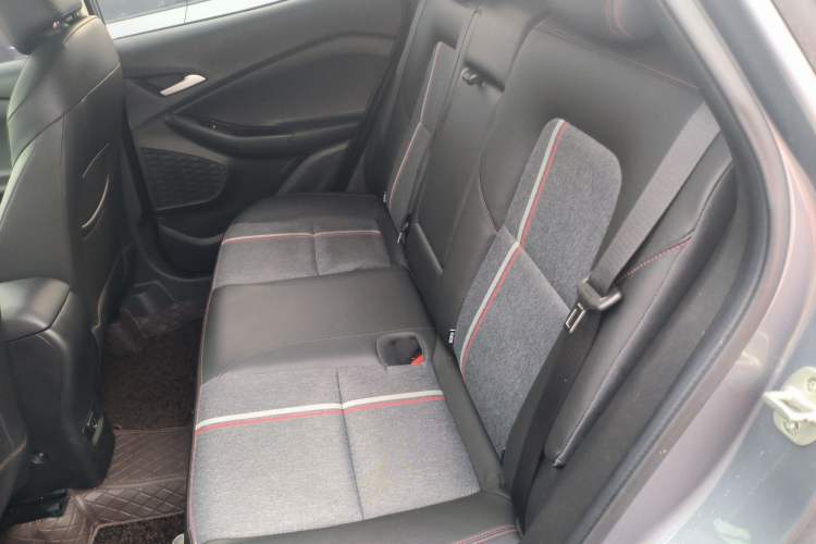 Used Chevrolet Trax 2019 Redline 335T CVT Top-Tier Model China VI Standard Left Rear Seat