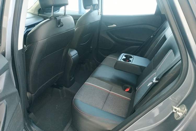 Used Chevrolet Trax 2019 Redline 325T Automatic Fun Edition China VI Standard Left Rear Seat
