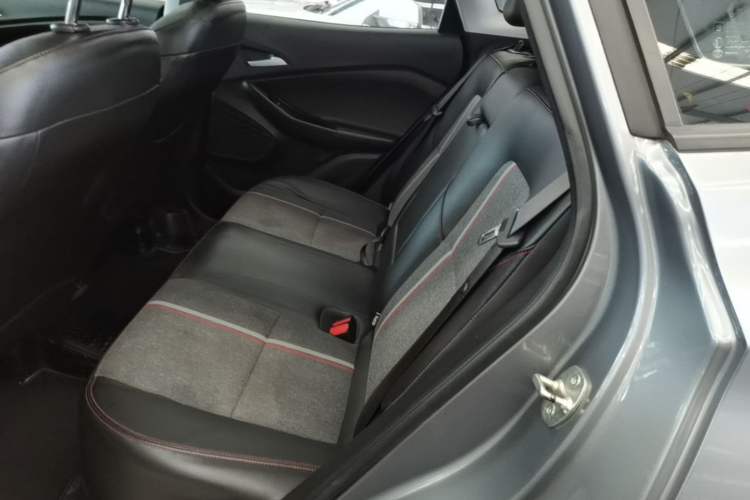 Used Chevrolet Trax 2019 Redline 325T Automatic Fun Edition China VI Standard Left Rear Seat