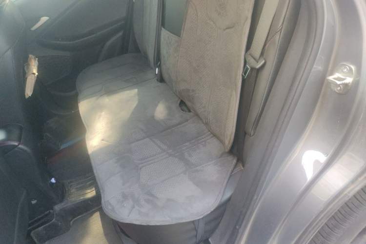 Used Chevrolet Trax 2019 Redline 335T CVT Top-Tier Model China VI Standard Left Rear Seat
