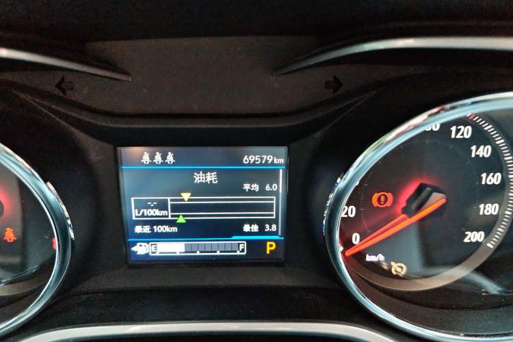 Used Chevrolet Trax 2019 Redline 335T CVT Luxury Edition China VI Standard Odometer Close Up