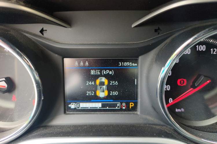 Used Chevrolet Trax 2019 Redline 335T CVT Top-Tier Model China VI Standard Odometer Close Up