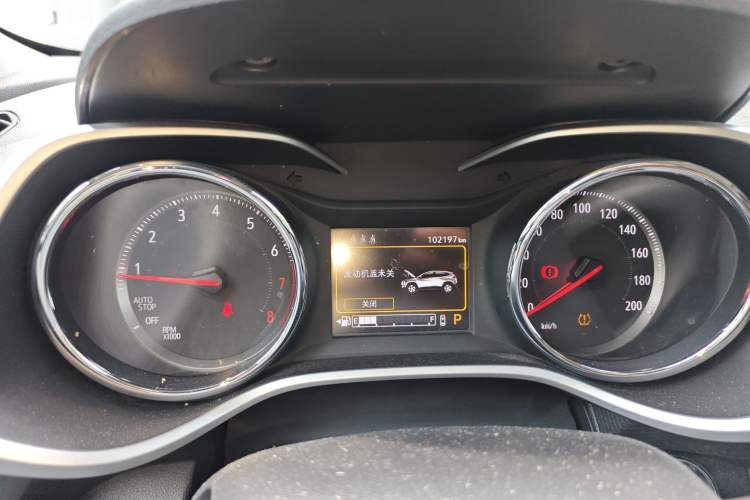 Used Chevrolet Trax 2019 Redline 335T CVT Top-Tier Model China VI Standard Odometer Close Up