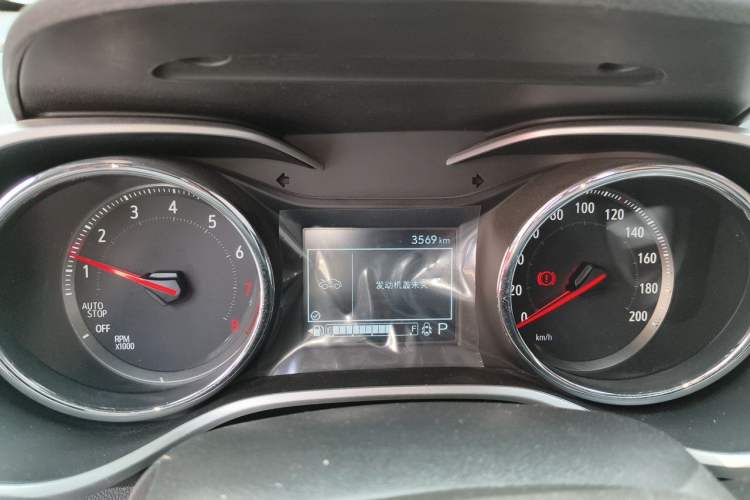 Used Chevrolet Trax 2019 Redline 335T CVT Trendy Version China VI Standard Odometer Close Up