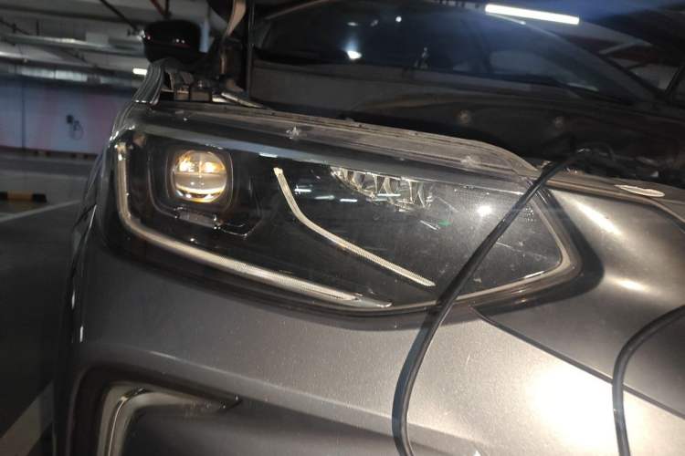 Used Chevrolet Trax 2019 Redline 335T CVT Top-Tier Model China VI Standard Right Front Headlight
