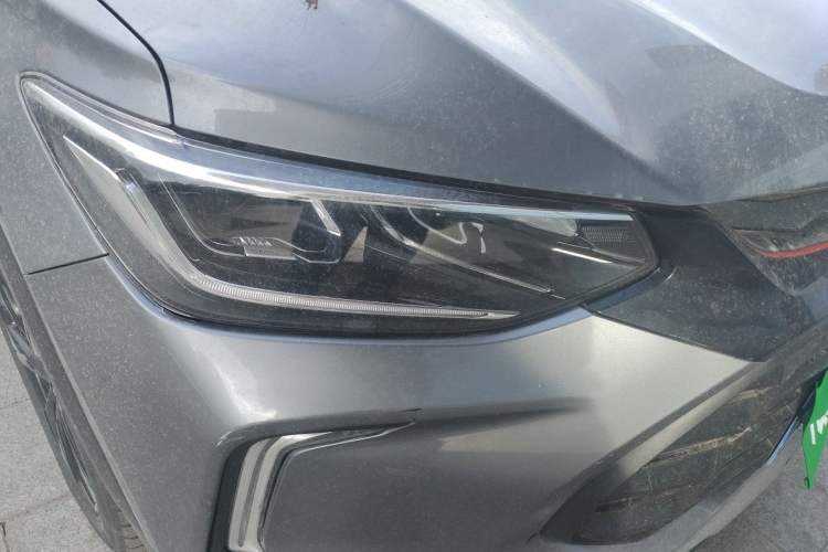 Used Chevrolet Trax 2019 Redline 335T CVT Top-Tier Model China VI Standard Right Front Headlight