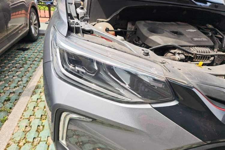 Used Chevrolet Trax 2019 Redline 325T Automatic Fun Edition China VI Standard Right Front Headlight