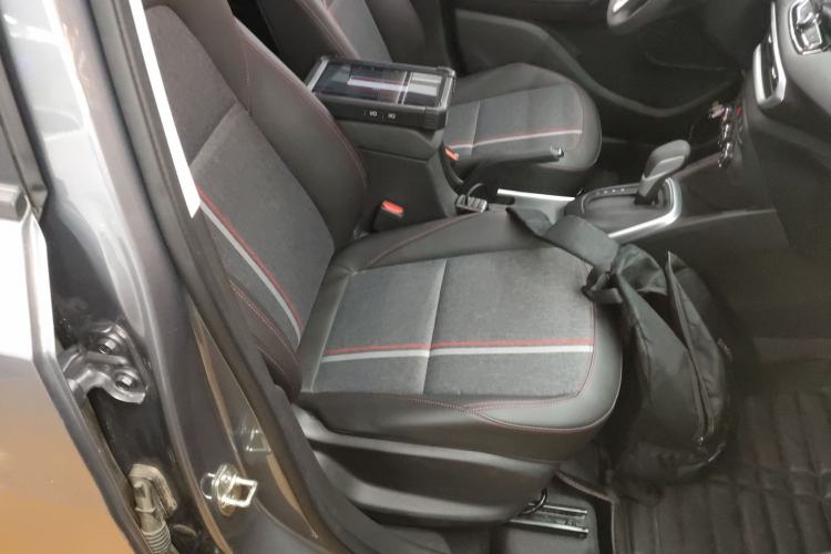 Used Chevrolet Trax 2019 Redline 335T CVT Top-Tier Model China VI Standard Right Front Seat