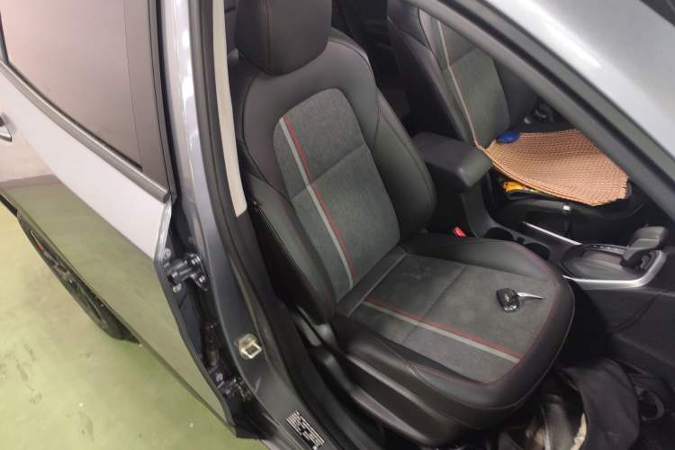 Used Chevrolet Trax 2019 Redline 335T CVT Top-Tier Model China VI Standard Right Front Seat
