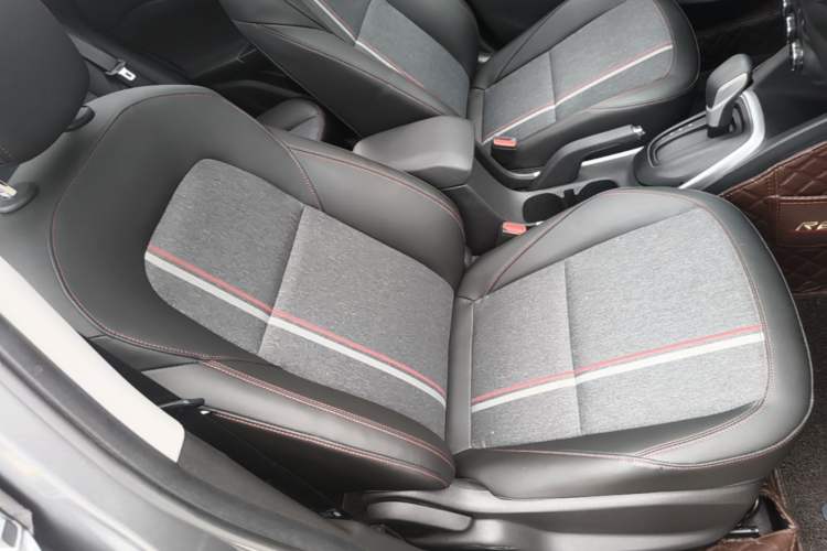 Used Chevrolet Trax 2019 Redline 335T CVT Top-Tier Model China VI Standard Right Front Seat