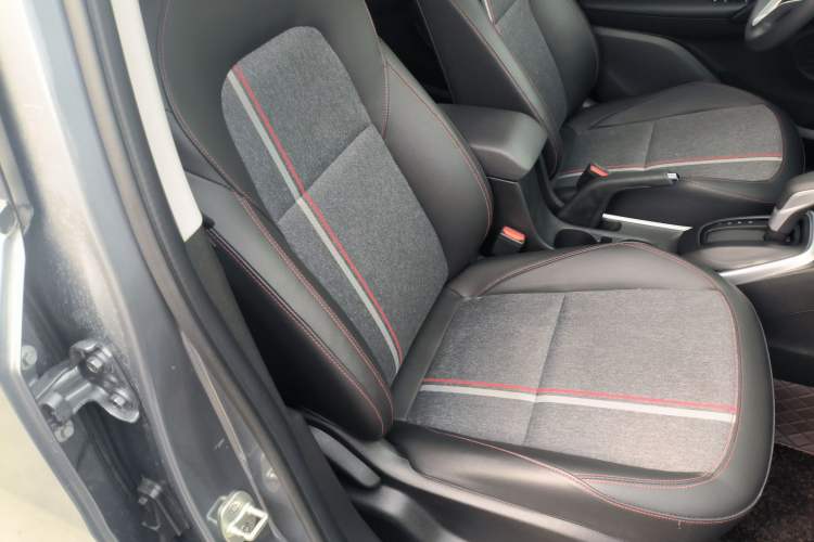 Used Chevrolet Trax 2019 Redline 335T CVT Top-Tier Model China VI Standard Right Front Seat
